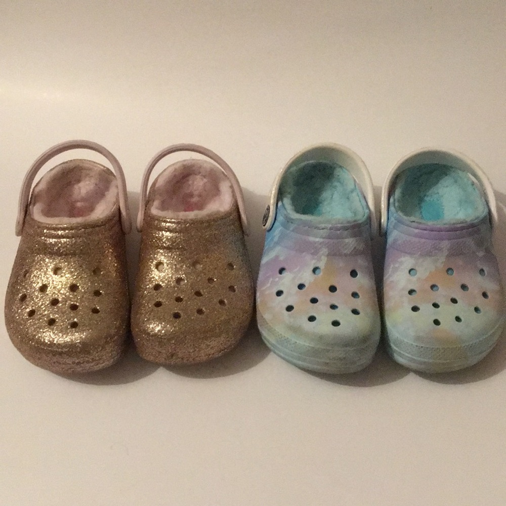 2 Crocs Shearpa Lined Clogs